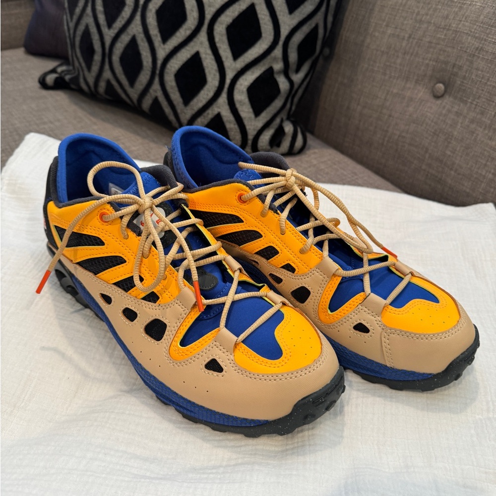 NWOT Nike ACG Hiking Shoes - Blue and Yellow, Men 9.5/Women 11